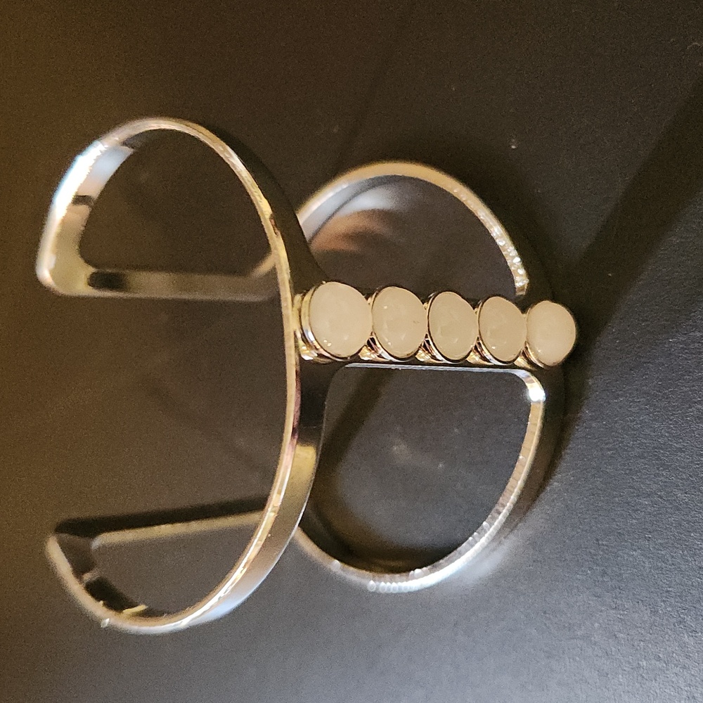 Bracelet cuff